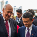 Kongeparet møtte med den kinesiske næringsmogulen Jack Ma, som også deltok på konferansen og åpningen av det nye anlegget til Marine Harvest. Det norske selskapet har inngått en stor avtale med Jack Mas selskap Alibaba. Foto: Tim Haukanes